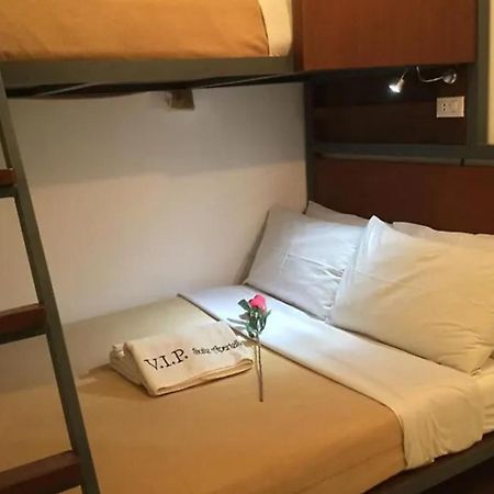 Townhouse Oak Vip Suites, Near Pnr Pasay Evangelista, Makati Manila Makati City Exterior photo