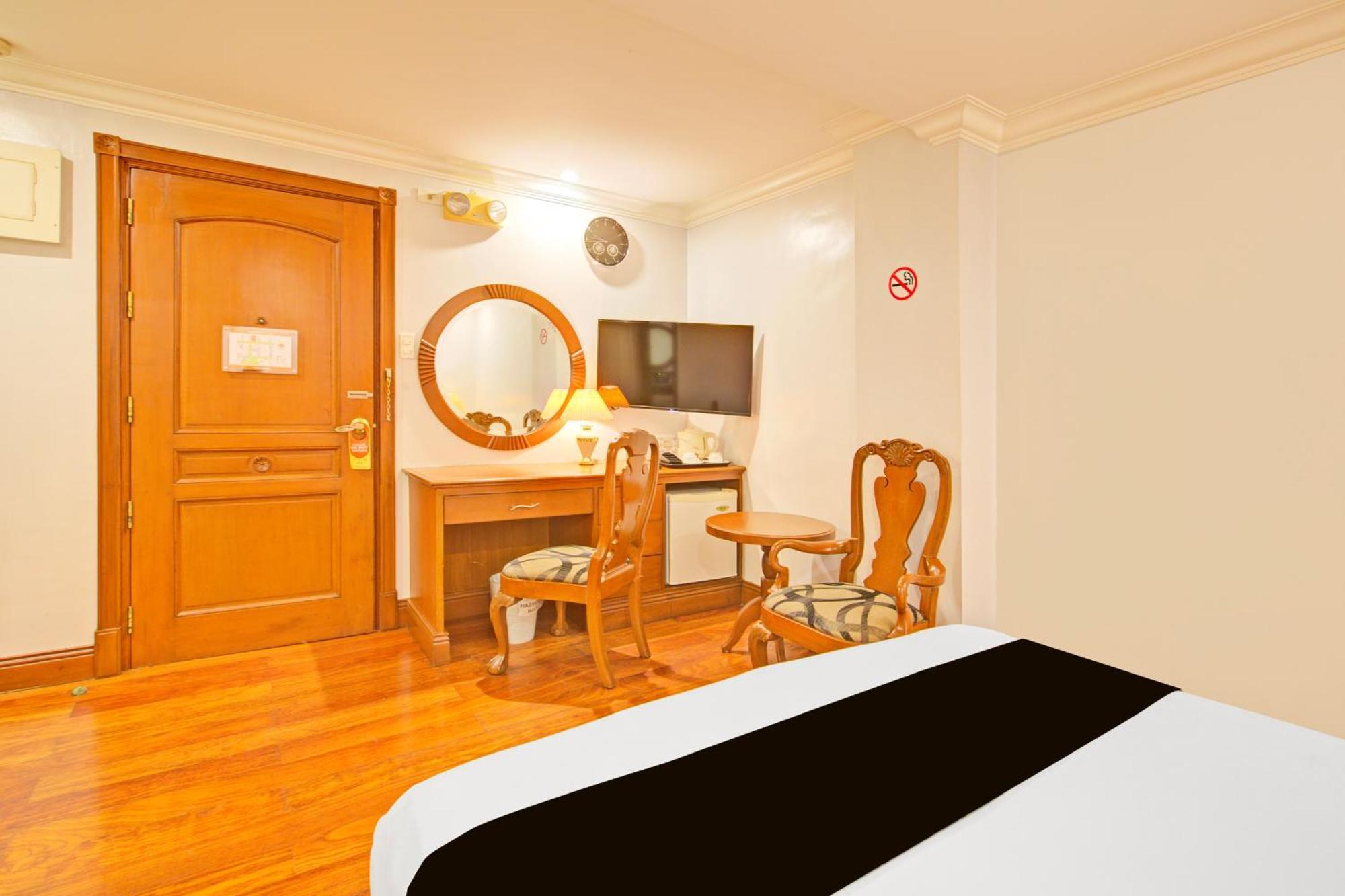 Townhouse Oak Vip Suites, Near Pnr Pasay Evangelista, Makati Manila Makati City Exterior photo